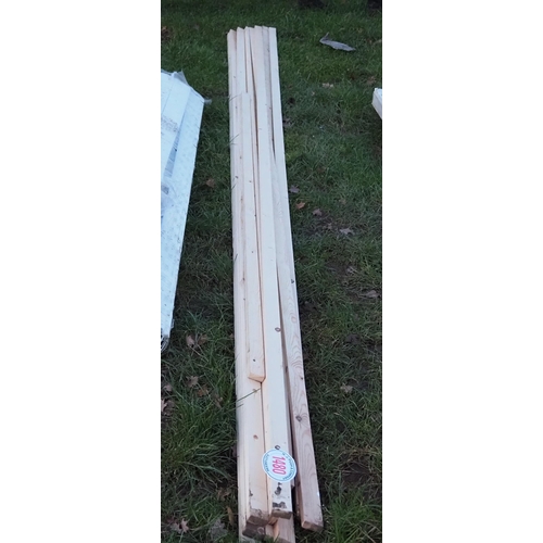 1480 - Mixed length timber battens