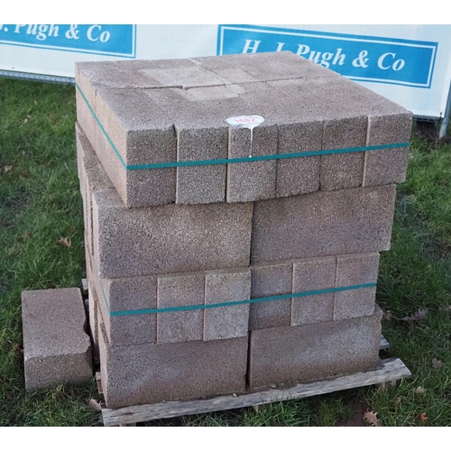 1482 - Pallet of concrete blocks