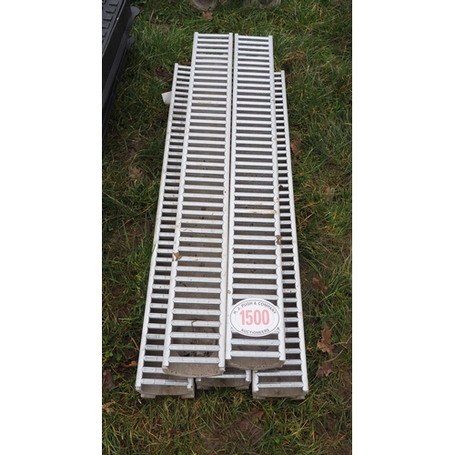 1500 - Rainwater drain channel and grating 1M - 5