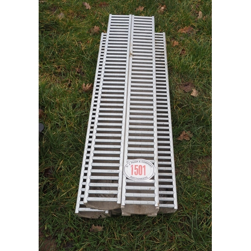 1501 - Rainwater drain channel and grating 1M - 5