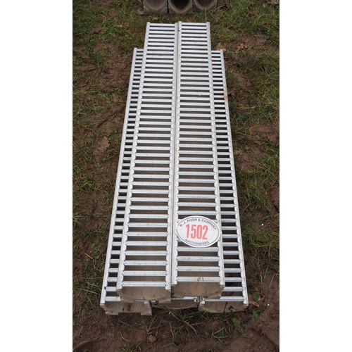 1502 - Rainwater drain channel and grating 1M - 5