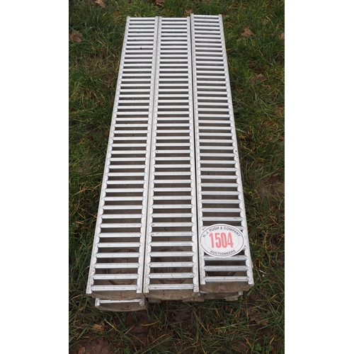 1504 - Rainwater drain channel and grating 1M - 5