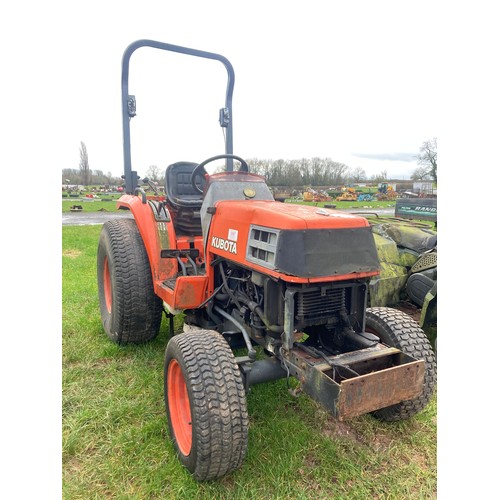 1324 - Kubota compact tractor on grass wheels. For spares. Reg. X939 RJC. No docs