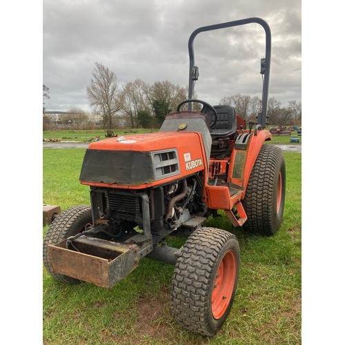 1324 - Kubota compact tractor on grass wheels. For spares. Reg. X939 RJC. No docs