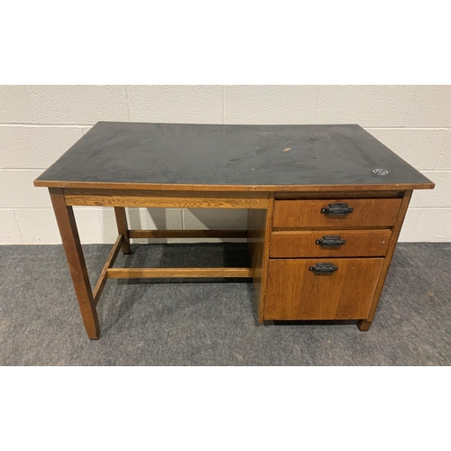 258 - 1930s Oak desk with 2 small and 1 large drawer 28