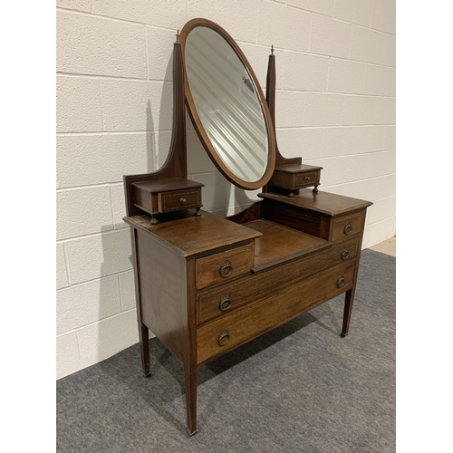 266 - Dressing table with mirror, satin wood stringing, brass casters and drawers to the upper and lower s... 