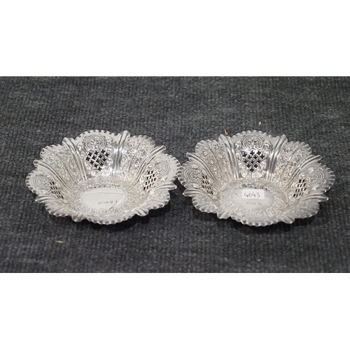 202 - 2 Silver dishes approx. 150g