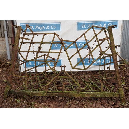 77 - Parmiter 7 section folding spike harrows