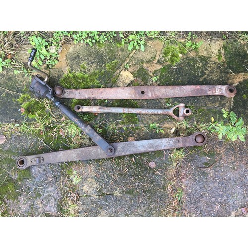 259 - Massey Ferguson 35/135 lift arm set