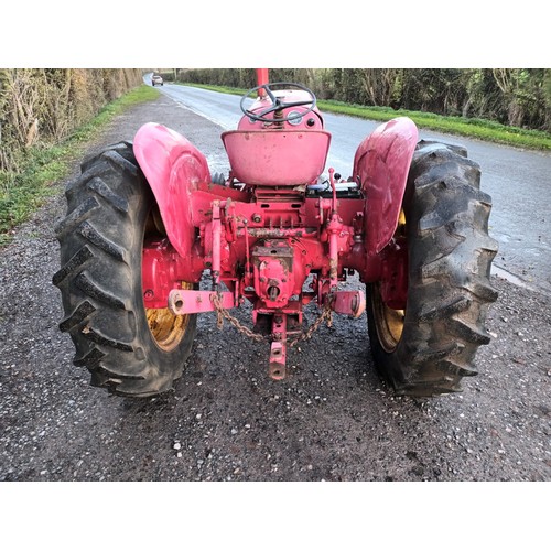 380 - David Brown 990 implematic tractor. Runs