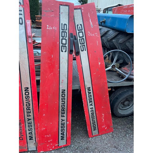 137 - Massey Ferguson 3095 side panels - 2