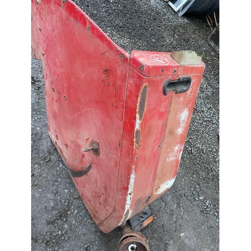 144 - Massey Ferguson 185 mudguard