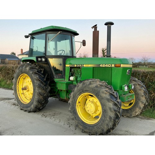 370 - John Deere 4240S 4WD. 1984. Showing 2500 hours. Very tidy tractor