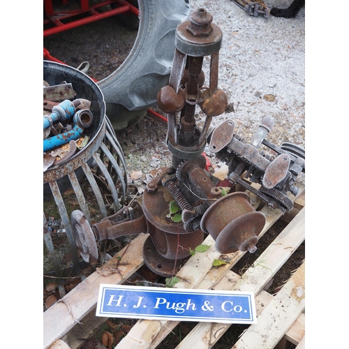 146 - Large set of Pickering governors. Suitable for 10hp portable engine