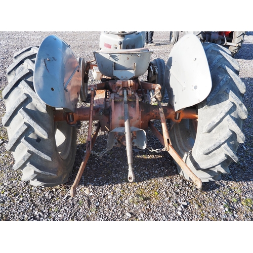 481 - Massey Ferguson FE-35 Grey & Gold tractor. 1957. Runs and drives . 4 Cylinder. Full set of original ... 