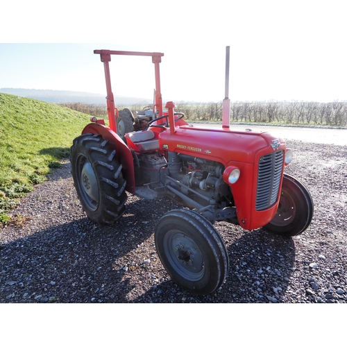 482 - Massey Ferguson 35 tractor. 1962. Runs and drives. 3 Cylinder. C/w Good tyres and roll frame. Has do... 