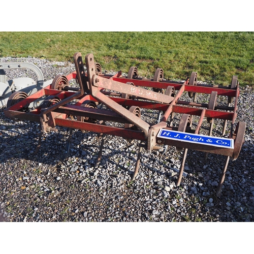 485 - Massey Ferguson 39 triple spring tine cultivator