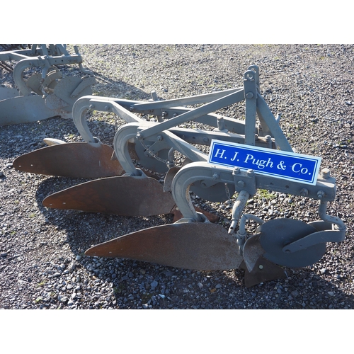 487 - Ferguson 3 furrow plough complete with discs, skims and good points