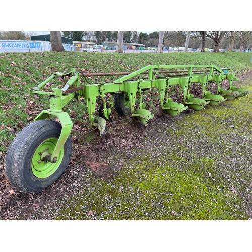 402A - Dowdeswell 7 furrow conventional plough. Original used behind Doe Triple D