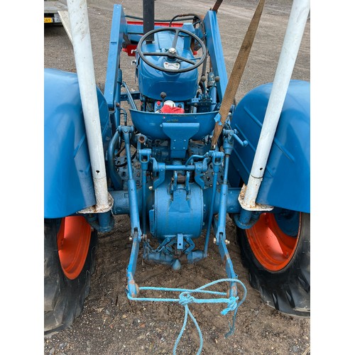 367 - Fordson Dexta tractor, Said to have been fully restored 2 years ago. C/w power loader, original Dext... 