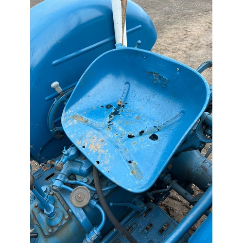 367 - Fordson Dexta tractor, Said to have been fully restored 2 years ago. C/w power loader, original Dext... 