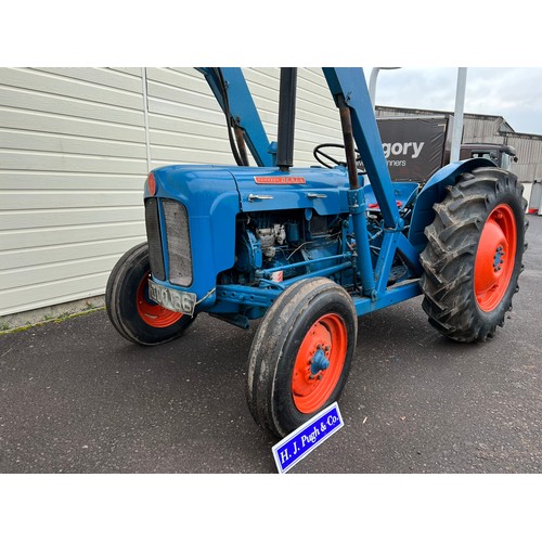 367 - Fordson Dexta tractor, Said to have been fully restored 2 years ago. C/w power loader, original Dext... 