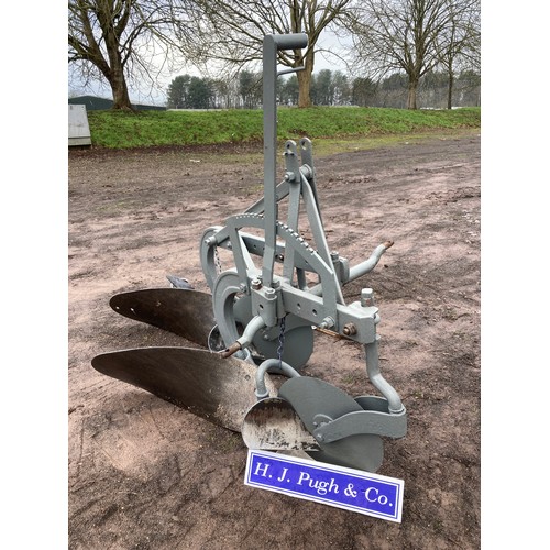 309 - Ferguson 2 furrow plough c/w furrow width adjuster and skimmers