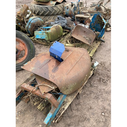 207 - Fordson Major in parts