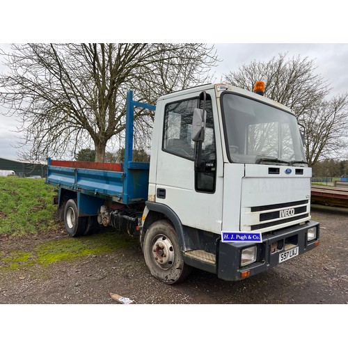 416 - Iveco 7.5 tipper lorry. Will run but has a flat battery. No V5. Keys in office