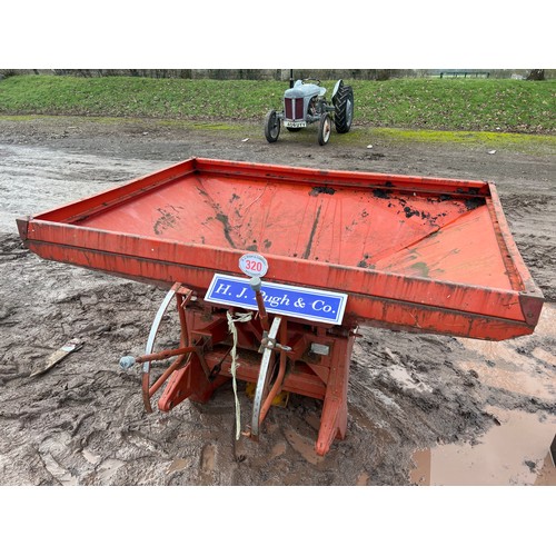 320 - Bamlett fertiliser spreader