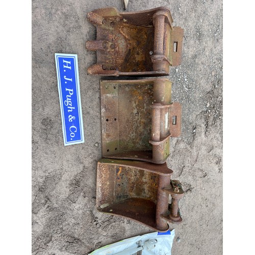 183 - Mini digger buckets 1 x 18