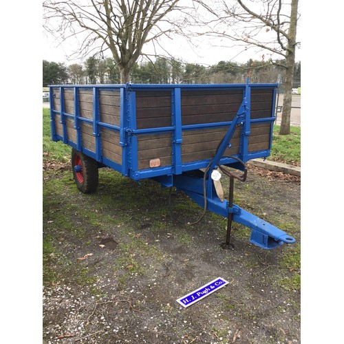 423 - Ford Ransomes 3 ton tipping trailer. Very good working order. Repainted. Rare