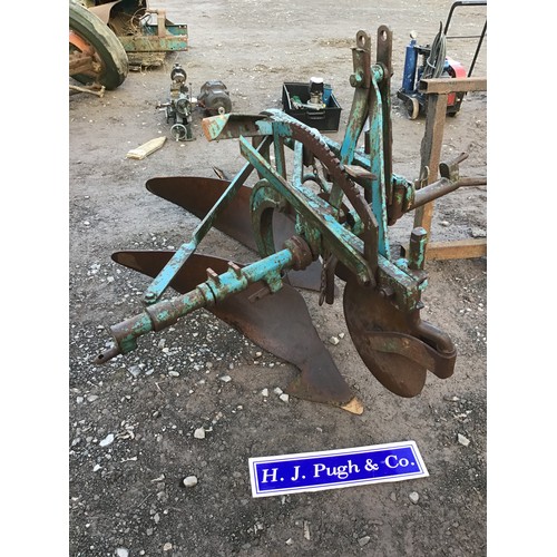 290 - 2 Furrow plough