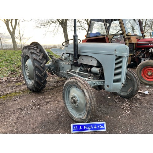 377 - Ferguson T20 petrol/paraffin tractor. Good condition. V5