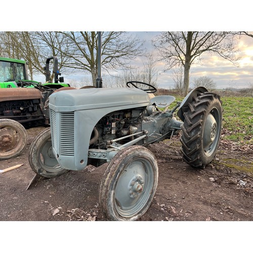 377 - Ferguson T20 petrol/paraffin tractor. Good condition. V5