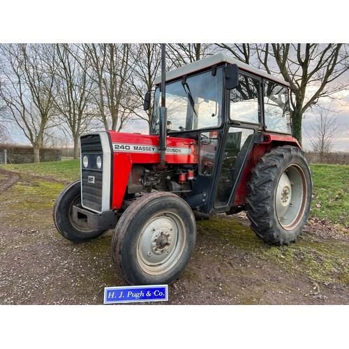 371 - Massey Ferguson 240 tractor. 1983. Showing 7000 hours. In excellent original condition