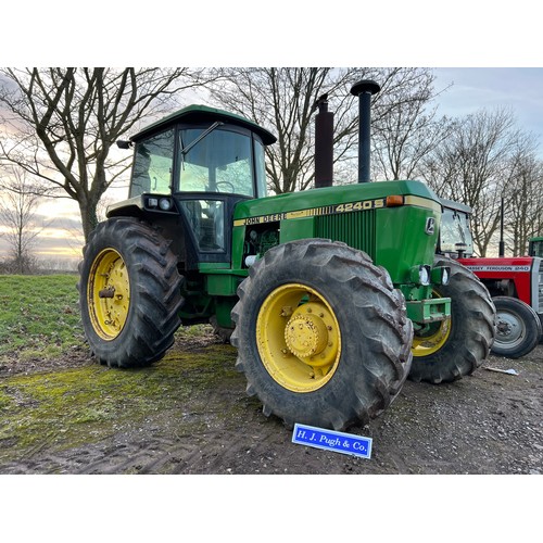 370 - John Deere 4240S 4WD. 1984. Showing 2500 hours. Very tidy tractor