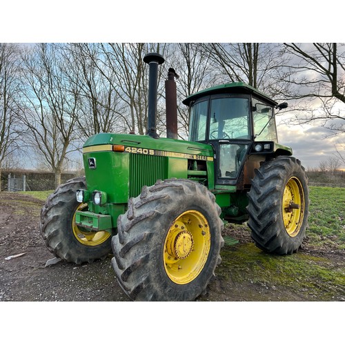 370 - John Deere 4240S 4WD. 1984. Showing 2500 hours. Very tidy tractor