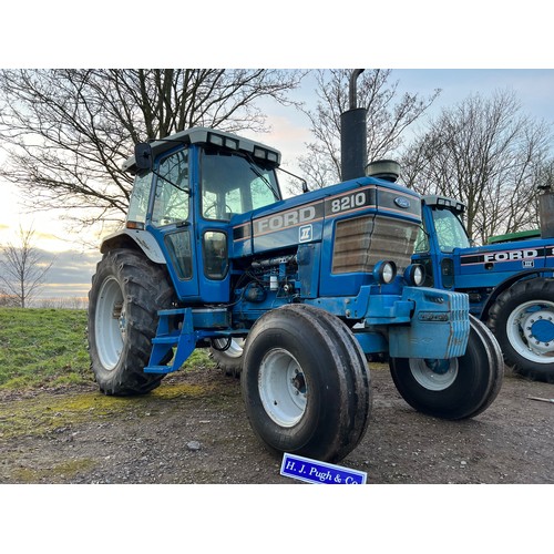 372 - Ford 8210 2WD Super Q tractor. 1988. Showing 7500 hours. Very nice original tractor