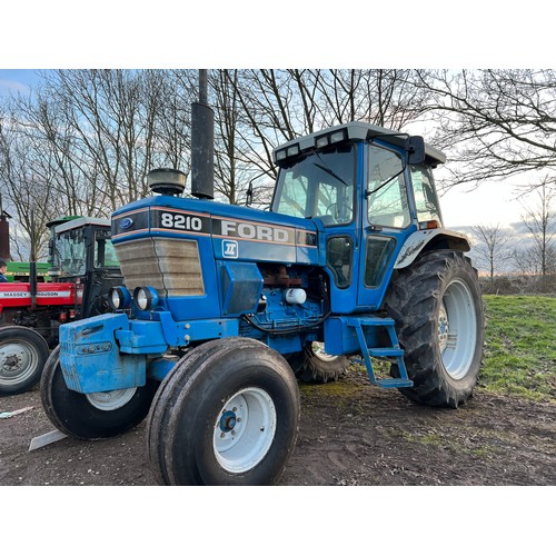 372 - Ford 8210 2WD Super Q tractor. 1988. Showing 7500 hours. Very nice original tractor