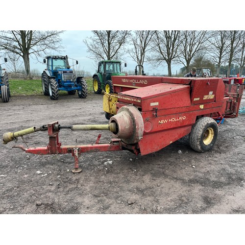 348 - New Holland 378 baler