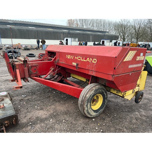 348 - New Holland 378 baler