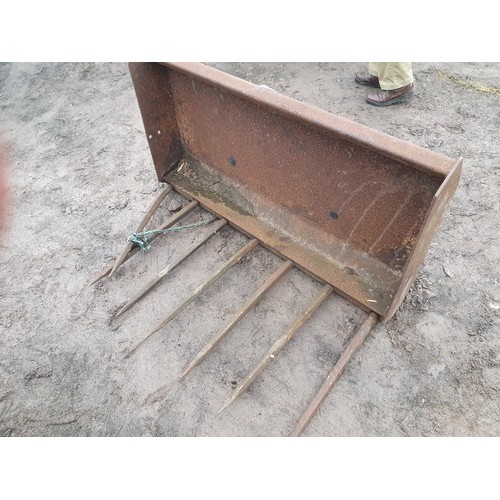 312 - Small Quicke dung fork. Euro 8 brackets