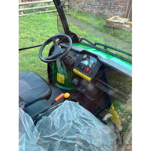 137 - John Deere 855D gator. Runs & drives well. Independent rear suspension. In excellent condition. C/w ... 