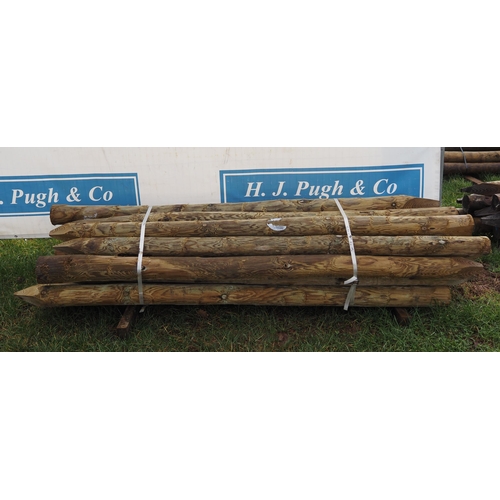 1089 - Round fencing stakes 8ft x 4½