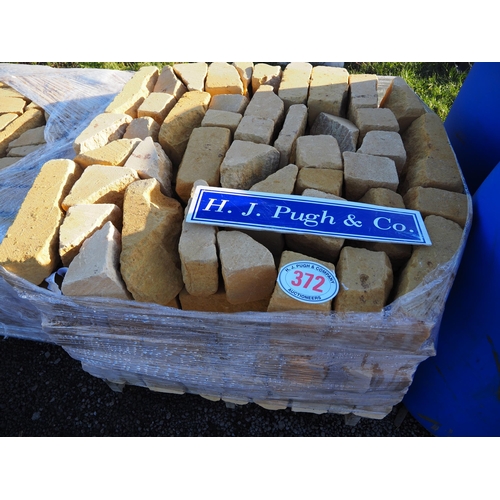 372 - Pallet of Cotswold bricks