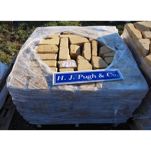 373 - Pallet of Cotswold bricks