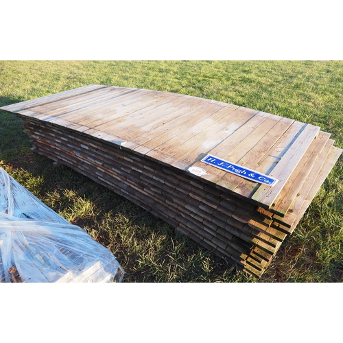 609 - Slatted wooden panels