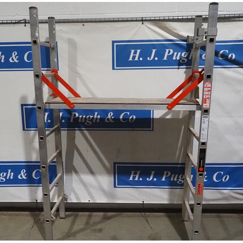 671 - Combination extending ladder/scaffold platform