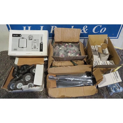 680 - Large quantity of wire wheels, dremel stones, tripod attachments, washers and drill bits